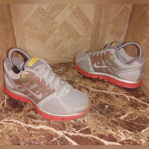 Nike women's Lunarglide livestrong gray running shoes size 6.5.    A74